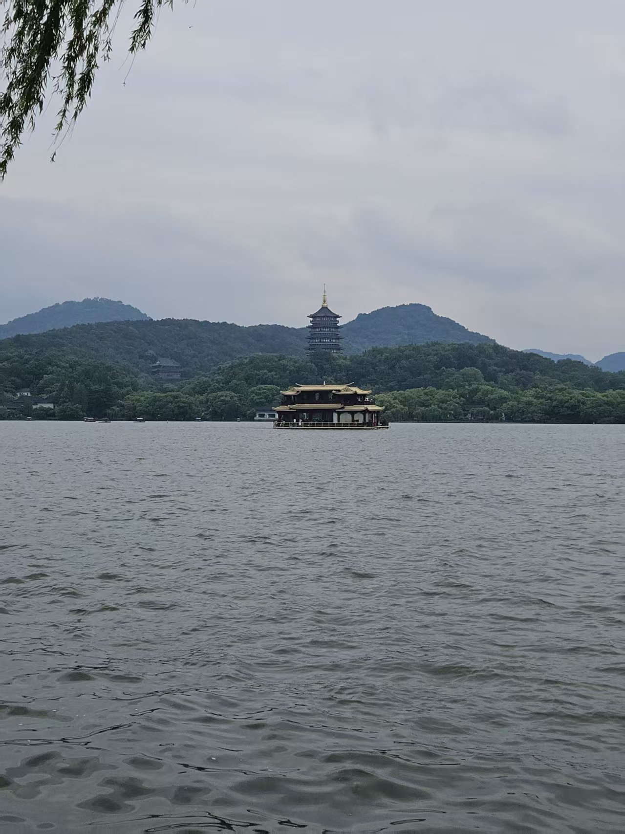 雨后雷锋塔.jpg