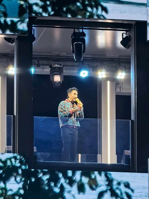 西湖银泰表演4.jpg