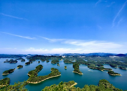 千岛湖摸摸鱼头1.jpg